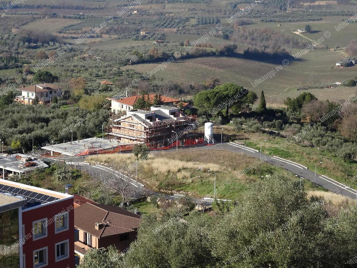 Nuovo pasticcio  in Comune:  salta la demolizione  di Collina degli Ulivi