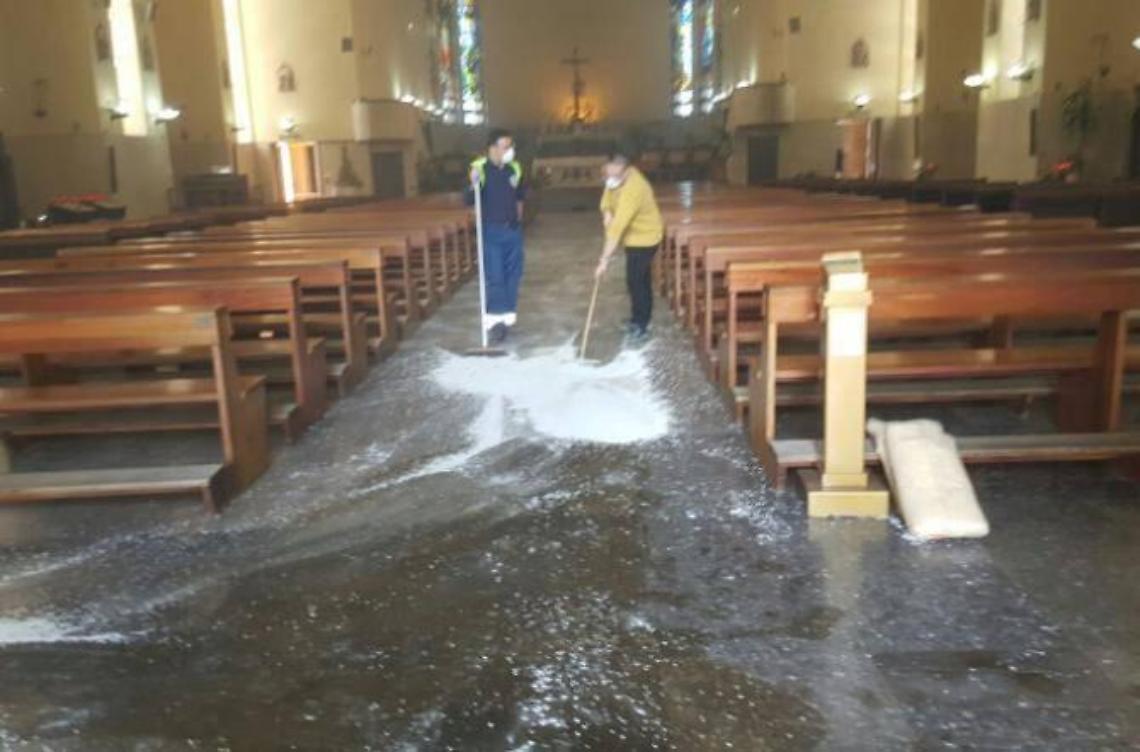 chiesa fiamme sabaudia