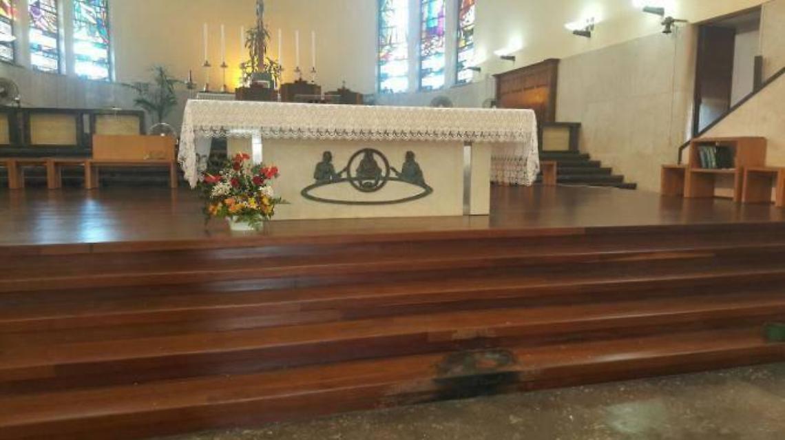 Incendio alla chiesa, ecco l'identikit. In corso le ricerche