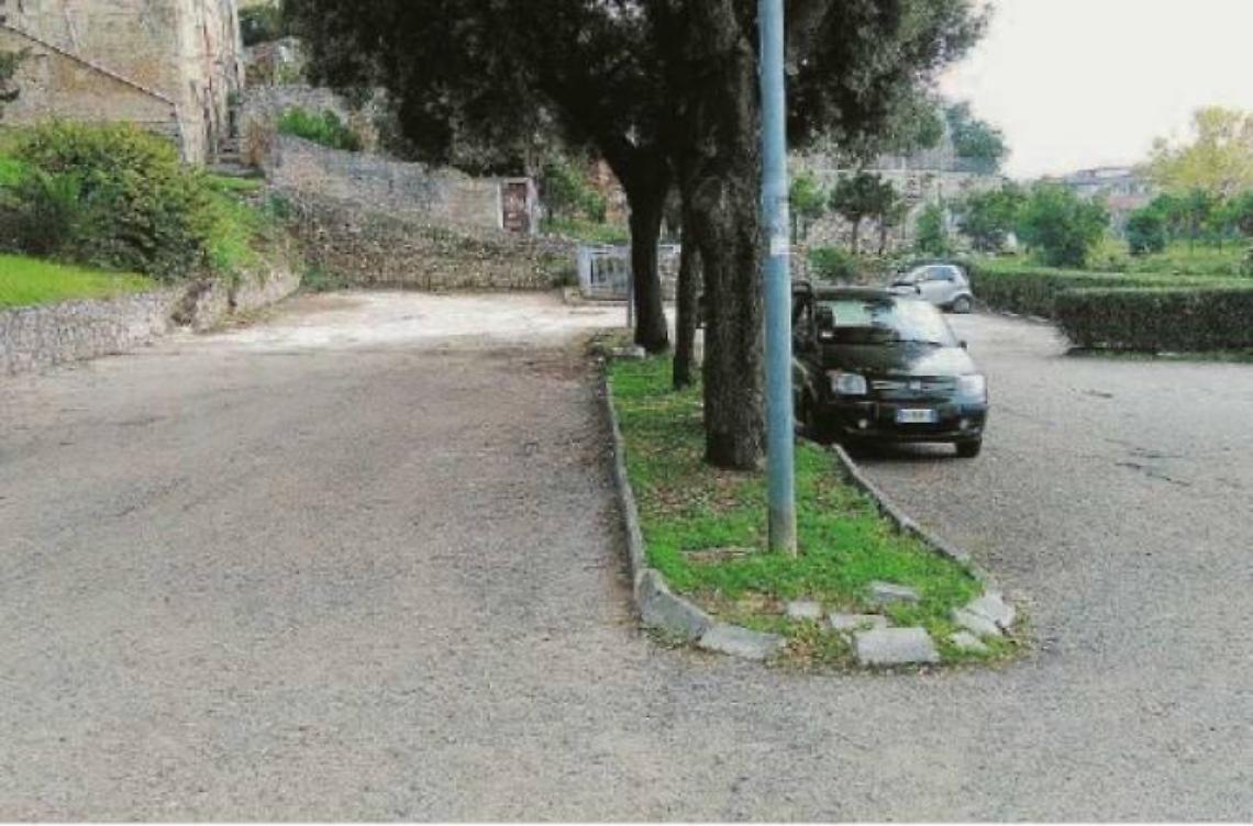 Un'immagine dello stato attuale del piazzale tra via D'Annunzio e via Sanniti