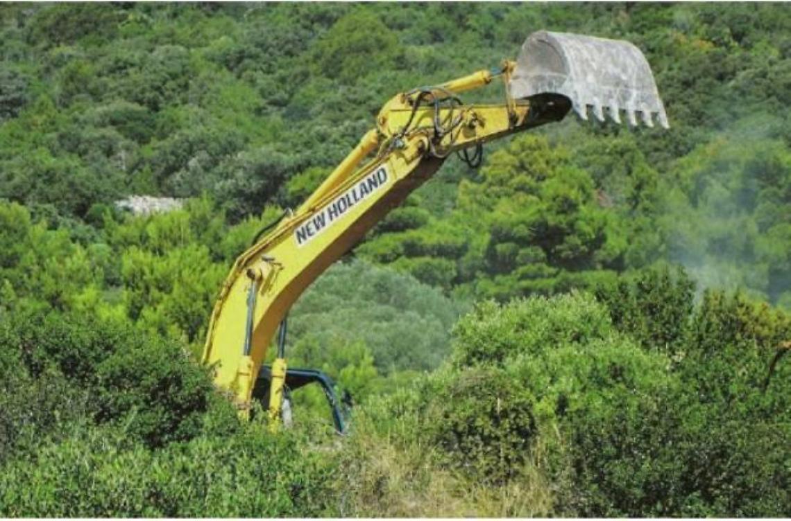 Un'immagine dei lavori in via del Sole ripresi gi&agrave; ieri mattina