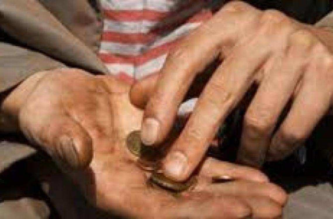Crescono le famiglie a rischio povertà, Parrocchie e associazioni si mobilitano