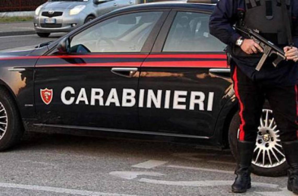 Rapina con l'auto ariete al market
