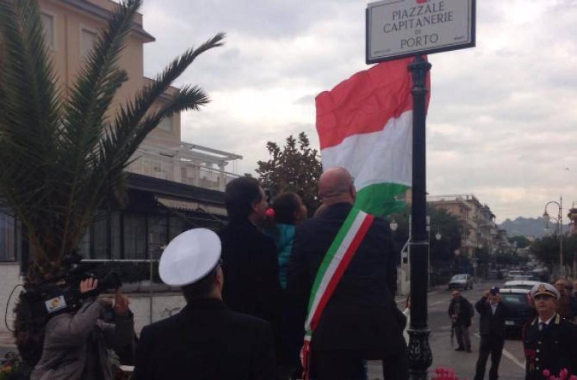 Il prefetto Faloni inaugura il piazzale Capitanerie di Porto