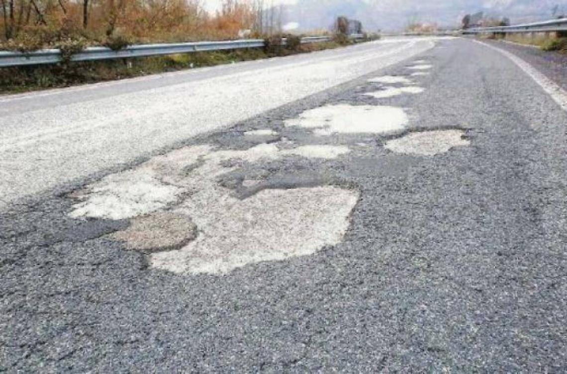Le strade colabrodo fanno paura e causano incidenti