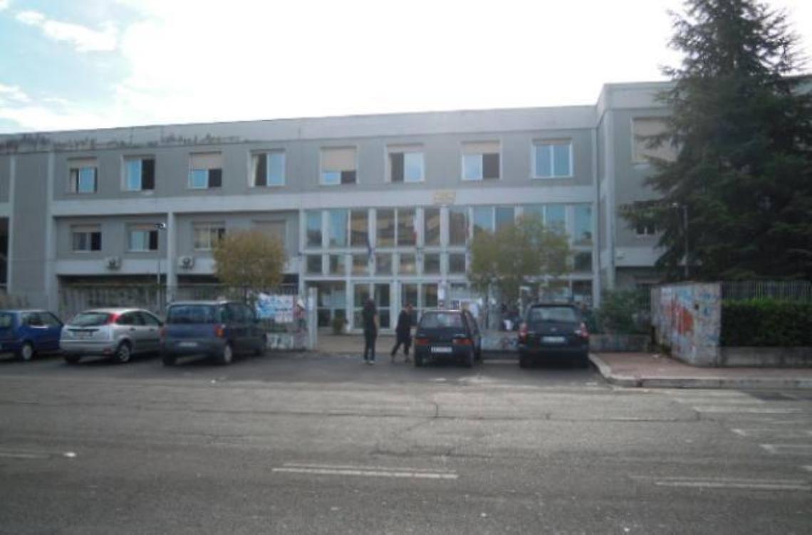 Liceo Linguistico, Manzoni e Majorana contrari alla decisione. Polemica con la Provincia