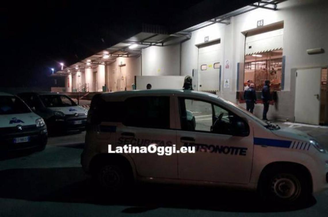 Ladri di pacchi in azione, nuovo colpo nel magazzino di Bartolini