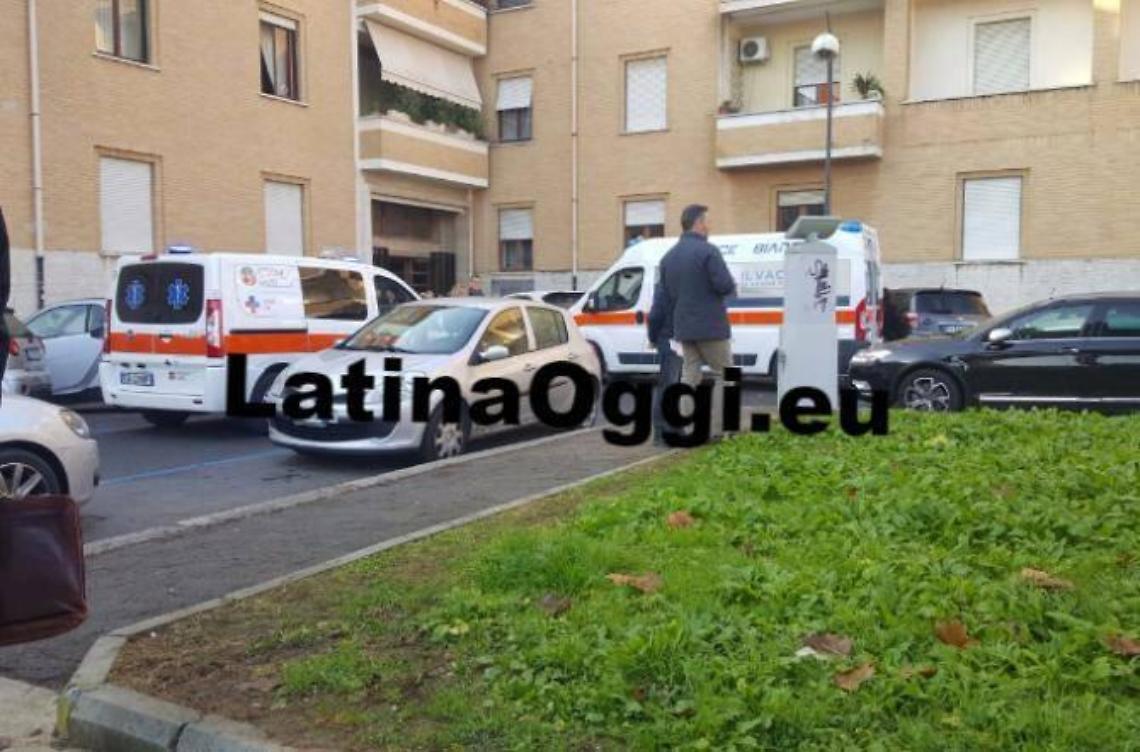 Al lavoro in t-shirt e bermuda  Licenziato e reintegrato