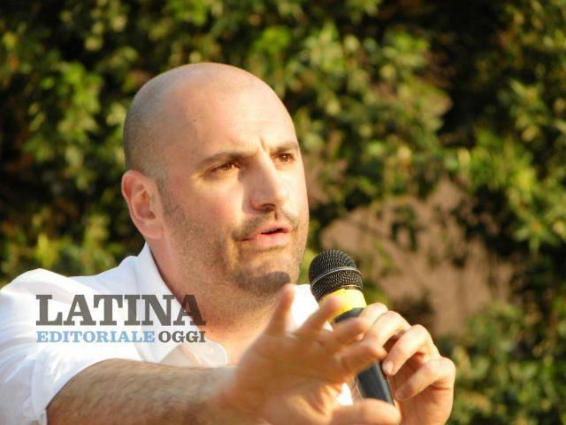 "Tira e molla ridicolo sullo Sprar"