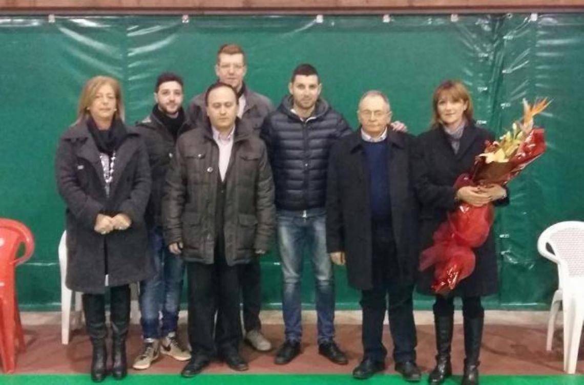 Taglio del nastro per la tensostruttura