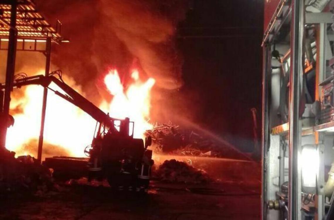 Incendio in una cartiera sulla Migliara 45