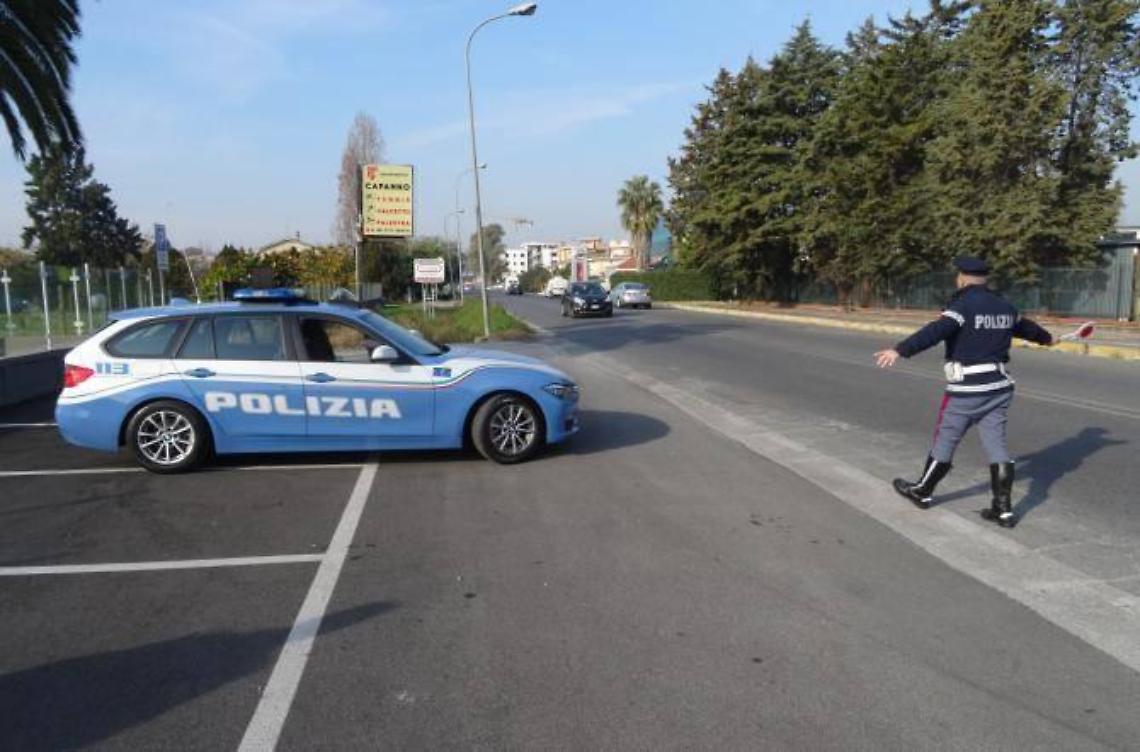 Ubriaco causa un frontale, poi fugge dall'ospedale