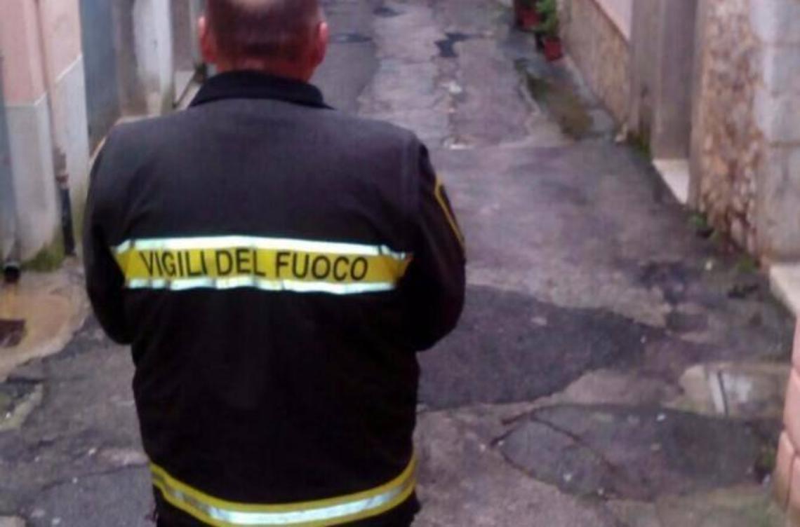 Un uomo di 54 anni trovato morto in casa