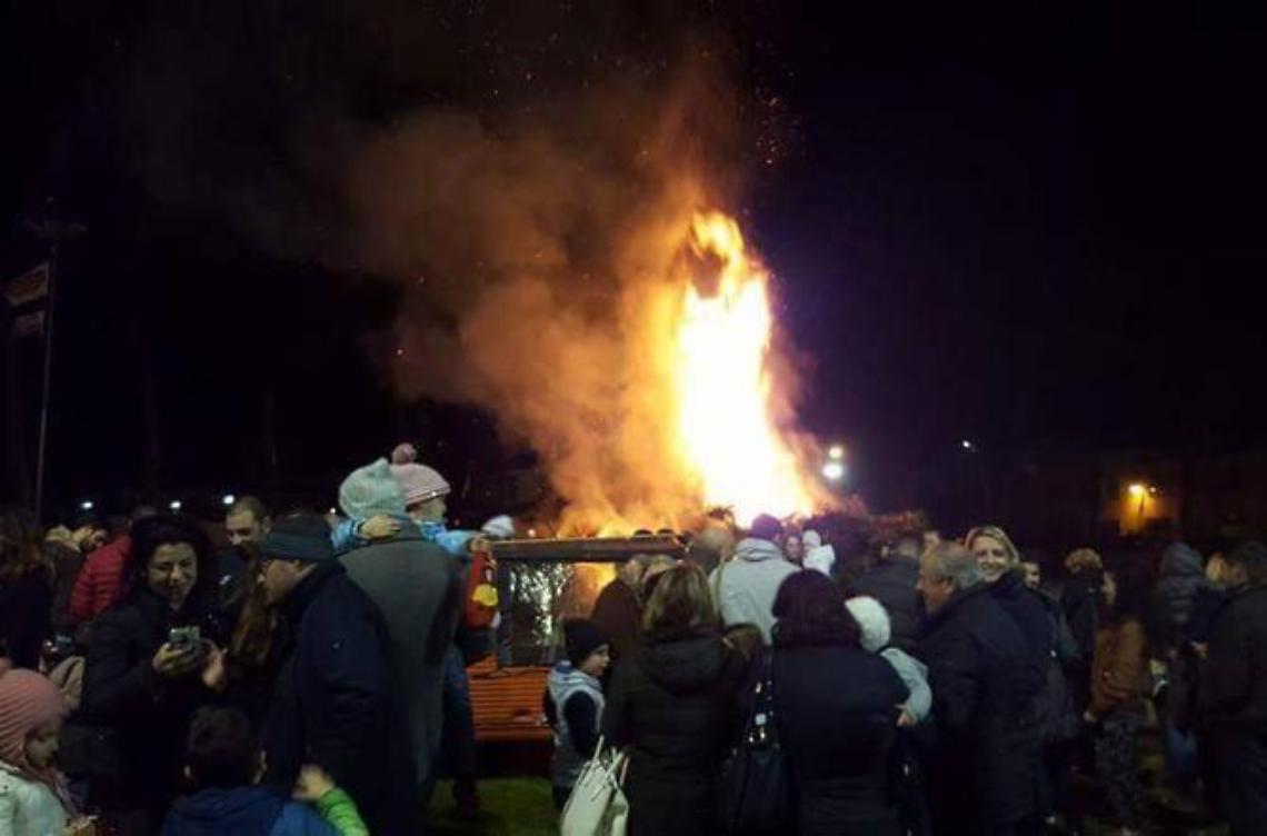 Brucia la Befana a Borgo Montenero