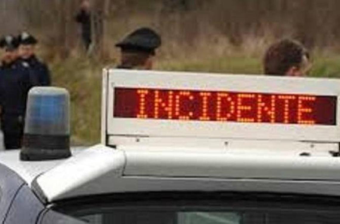 Ubriaco al volante travolge un  motorino,  denunciato un cileno