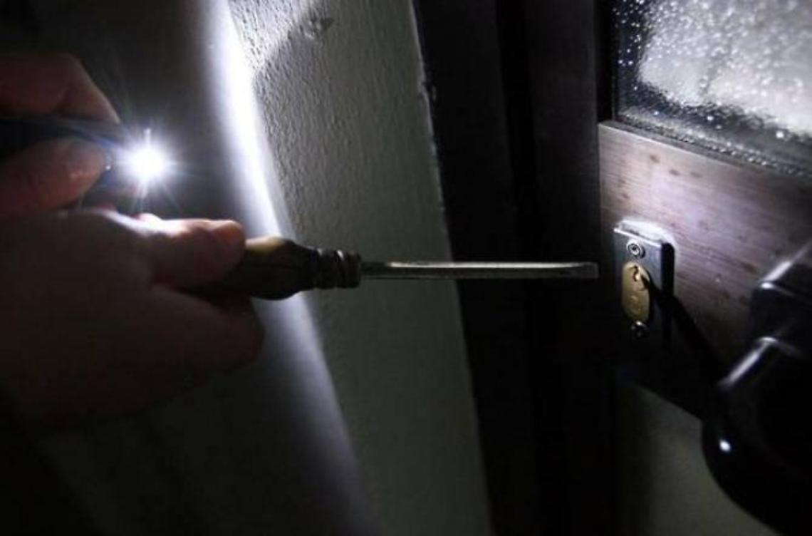 Ladri ripuliscono una sala prove, rubati strumenti musicali e impianti