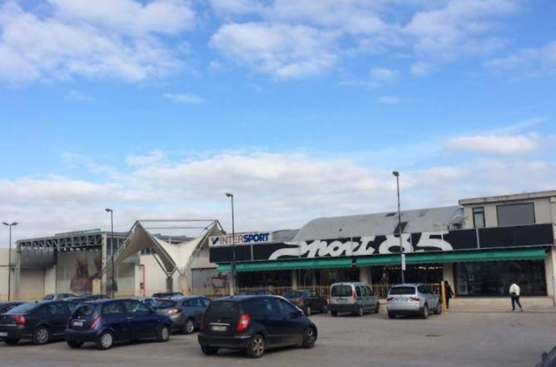 Furto da Sport 85 in via Piave, in manette un 64enne