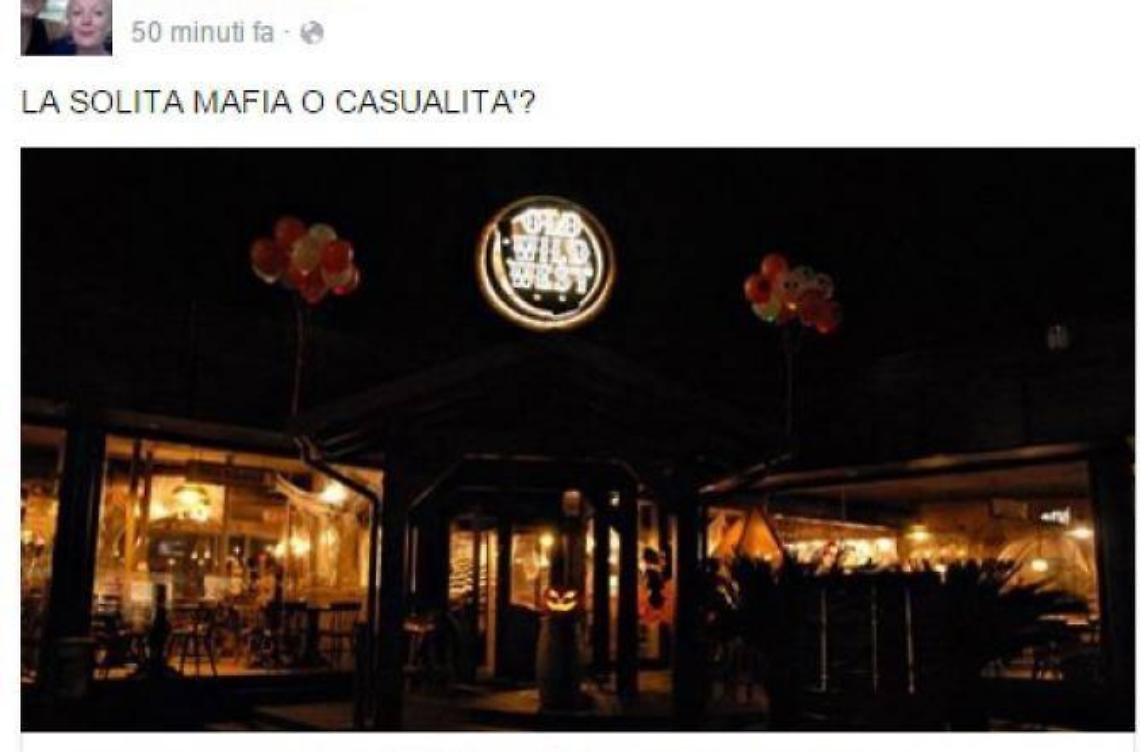 La gaffe dell'ex parlamentare grillina:  brucia un fazzoletto in un pub, diventa un attentato