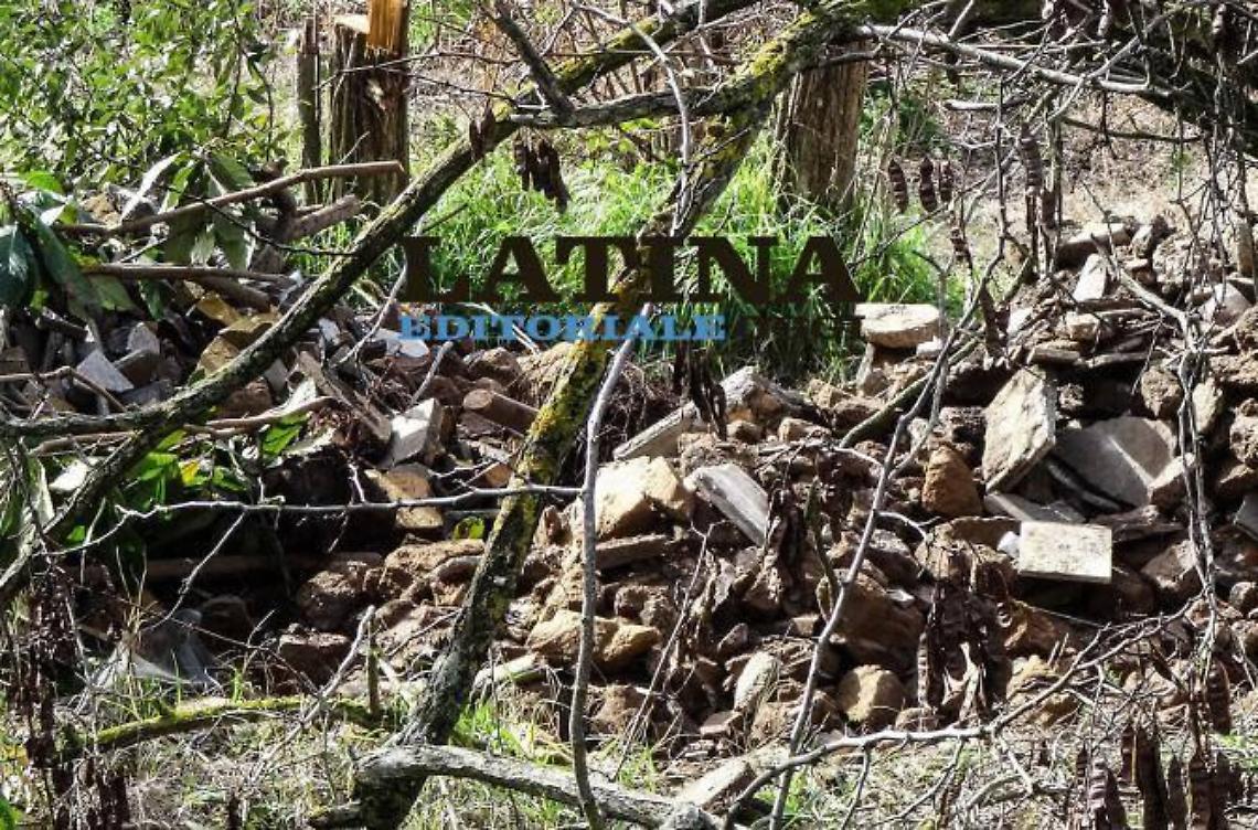 Rifiuti abbandonati a ridosso dei canali