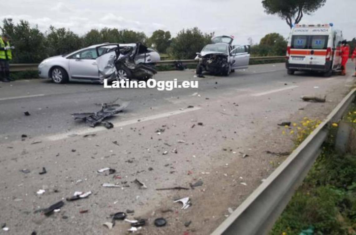 Tragico schianto tra due auto sulla Pontina: un morto e un bambino gravemente ferito