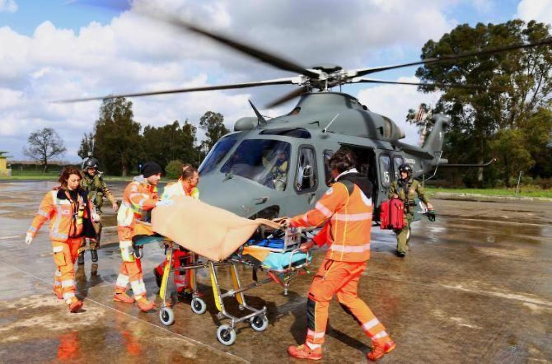 Soccorso aereo per una donna in pericolo di vita