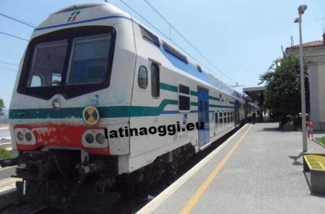 Incidente al passaggio a livello, treni bloccati