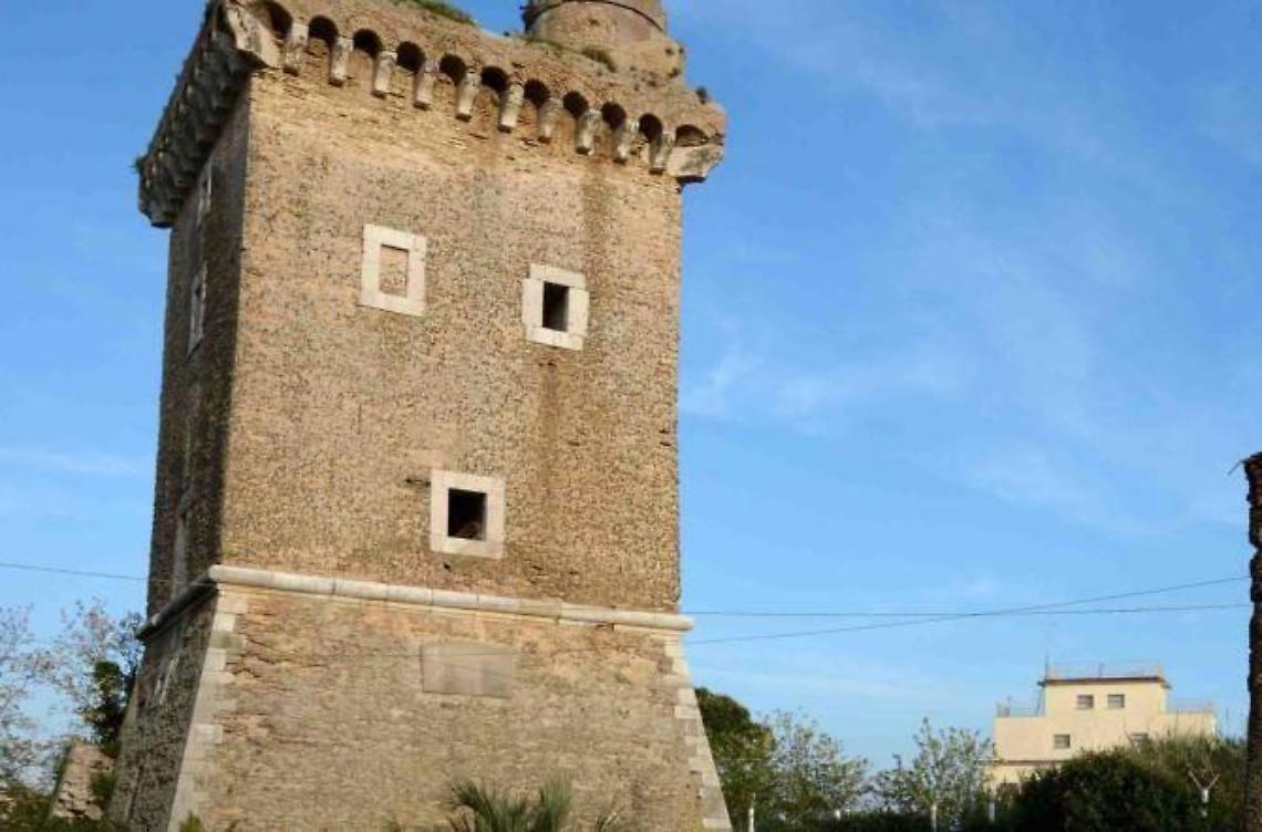 Torre Olevola e la villa di Moravia in vendita