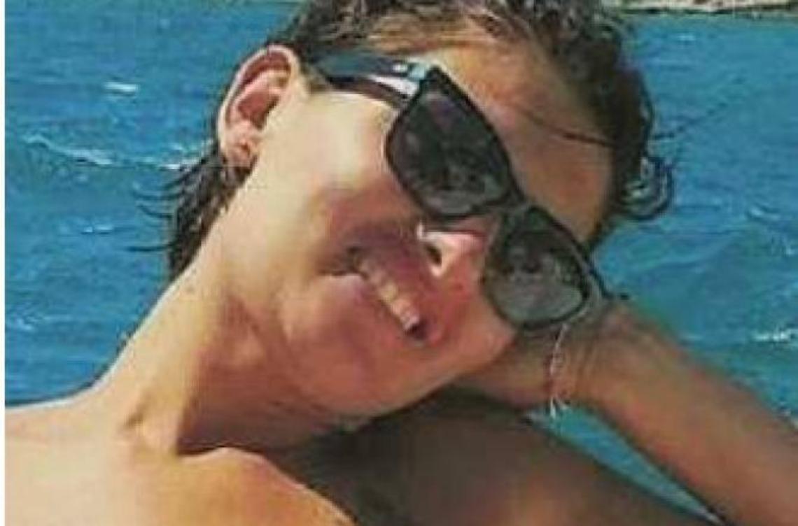 Resta in ospedale la donna colpita da una fiocina: «Sono sconvolta. È stato un folle»
