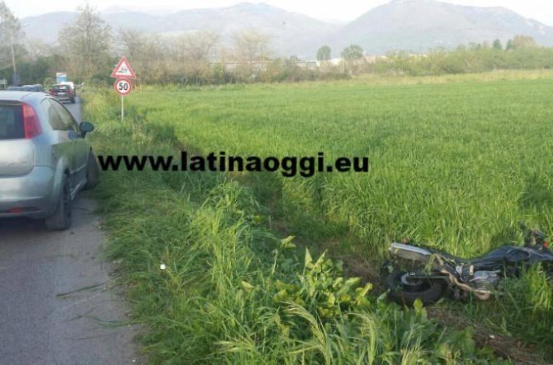 Moto contro auto su via Carrara. Il centauro 50enne è in prognosi riservata