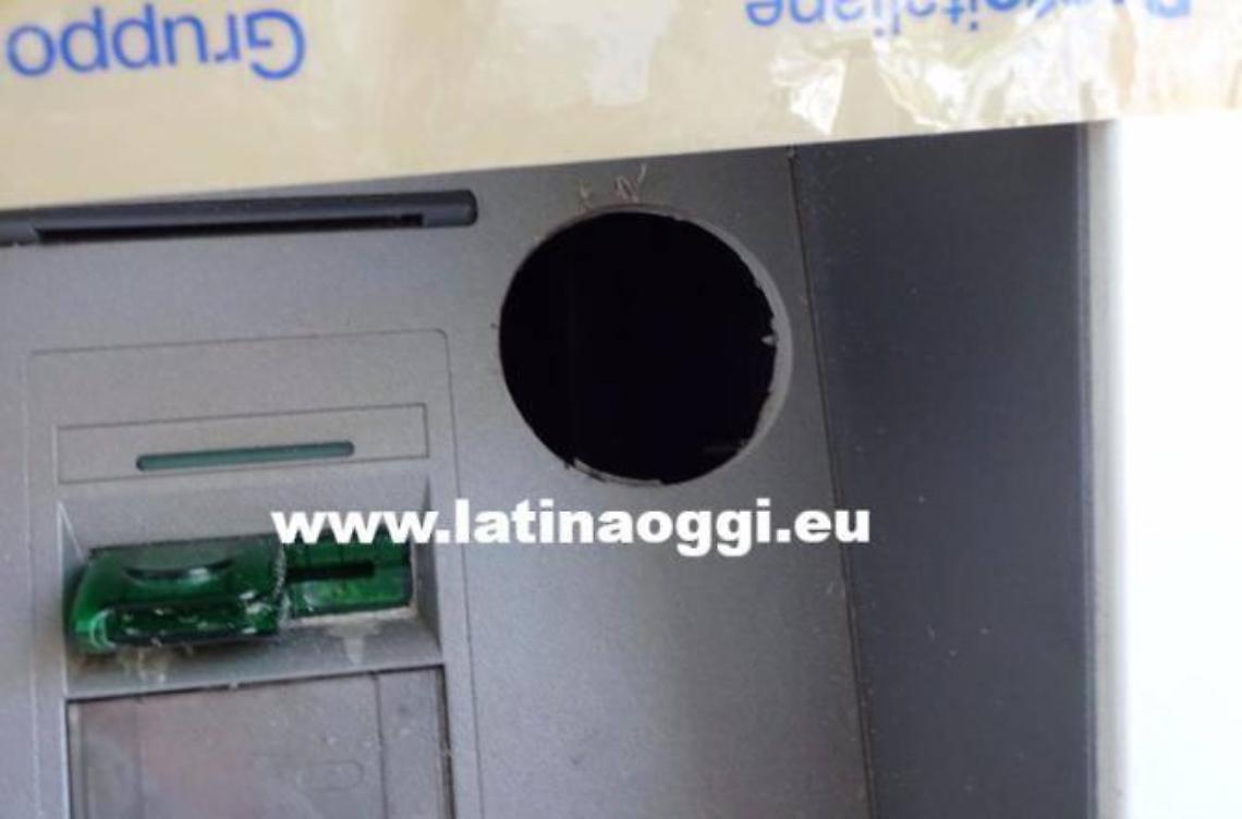 Assalto fallito al bancomat nella notte