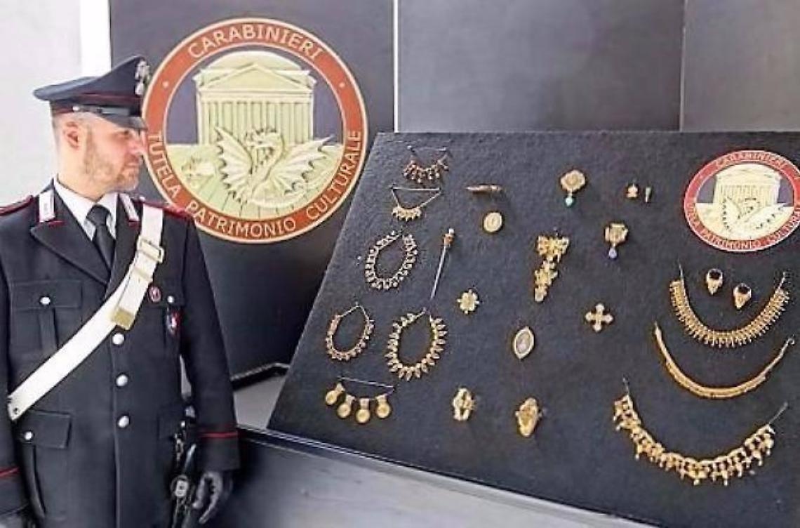 Ritrovate pietre preziose dell'era Etrusca rubate, base operativa ad Aprilia