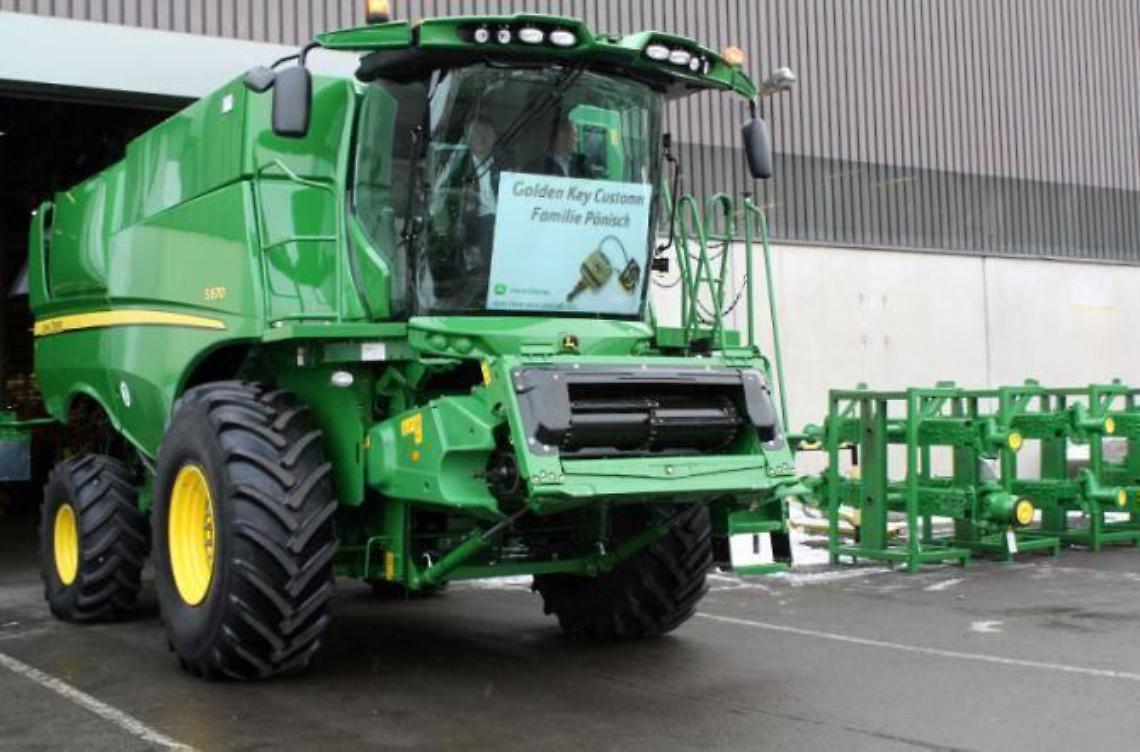 Con la mietitrebbia sulla Pontina. Scatta la sanzione