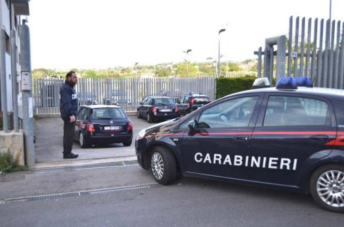 Donna aggredita nella notte di Halloween, si cercano altri due giovani