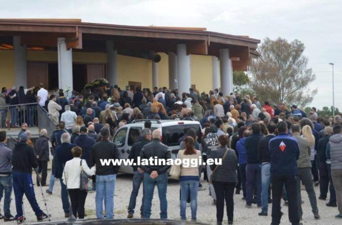 L'ultimo saluto commosso a Fabio Magnante