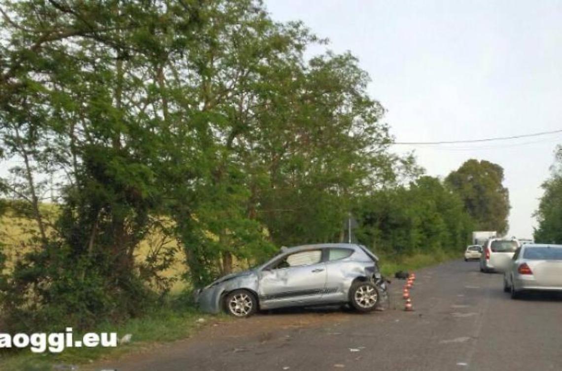 Incidente sulla Pontina Vecchia, grave un 21enne