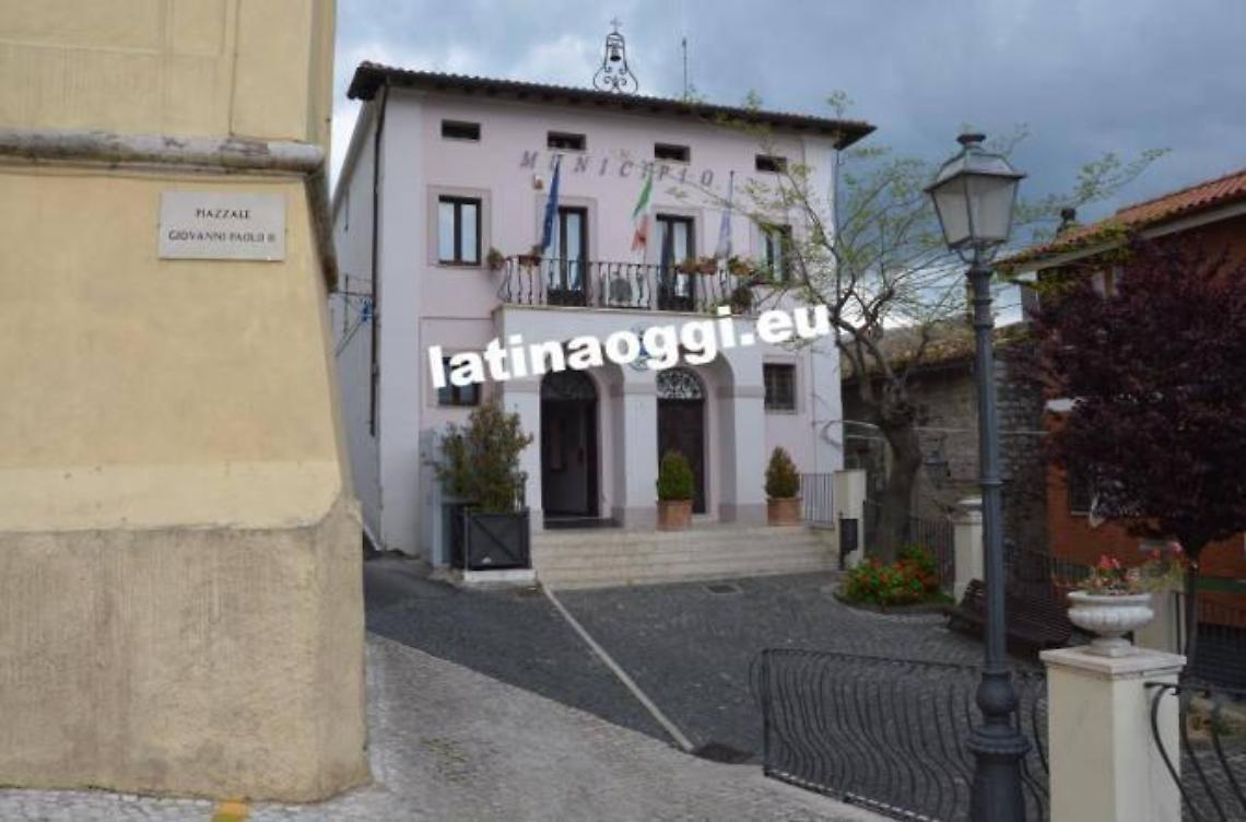 Polemiche con l'opposizione, il sindaco scrive al Prefetto