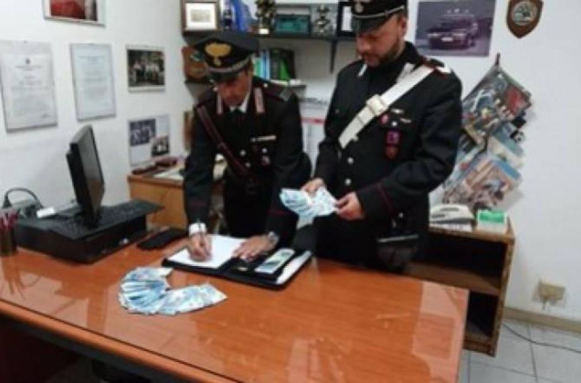Serate tra amici e cenette con i soldi falsi, arrestati due 19enni