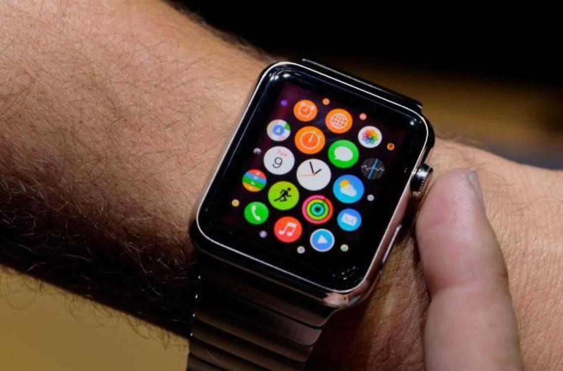 Accusa un malore, salvo grazie allo smartwatch