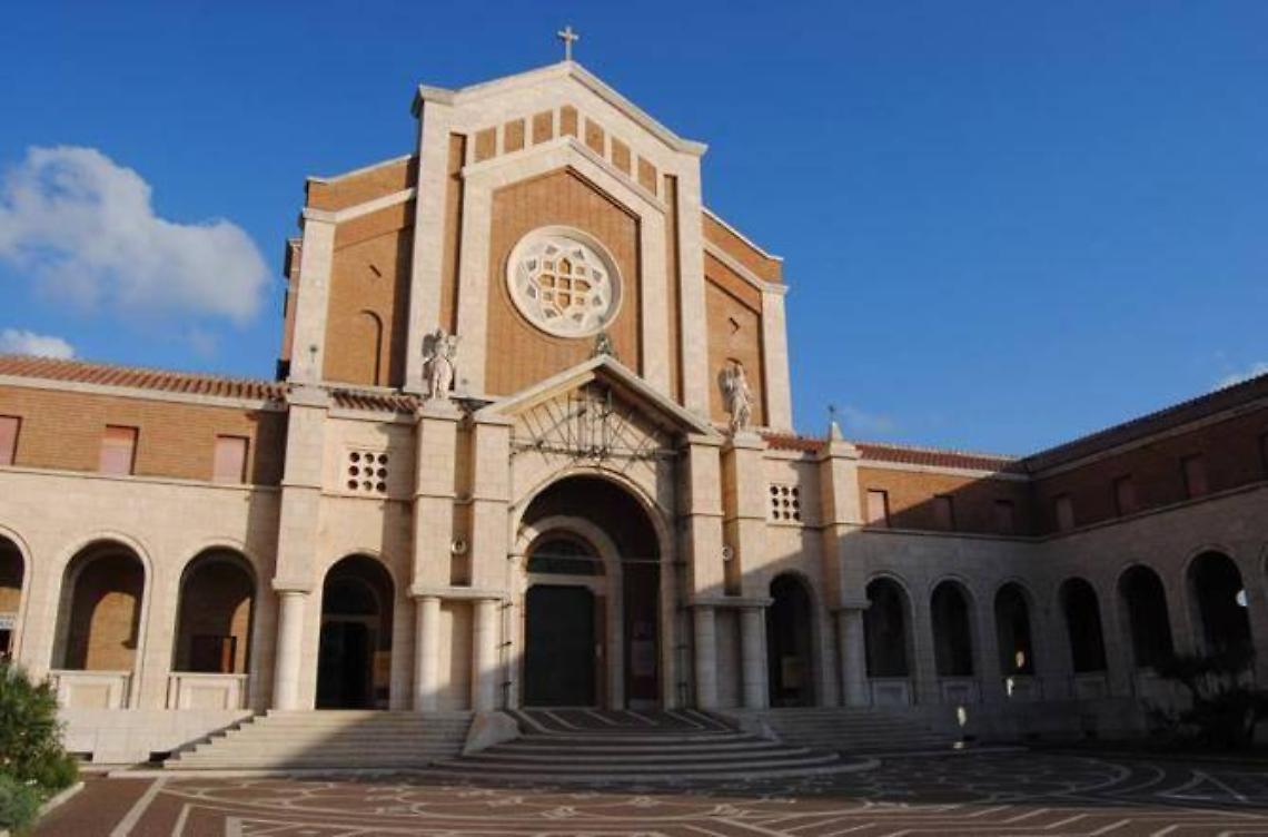 Santuario gremito per l'ultimo saluto a Danilo Garzillo, per Nettuno il giorno del lutto