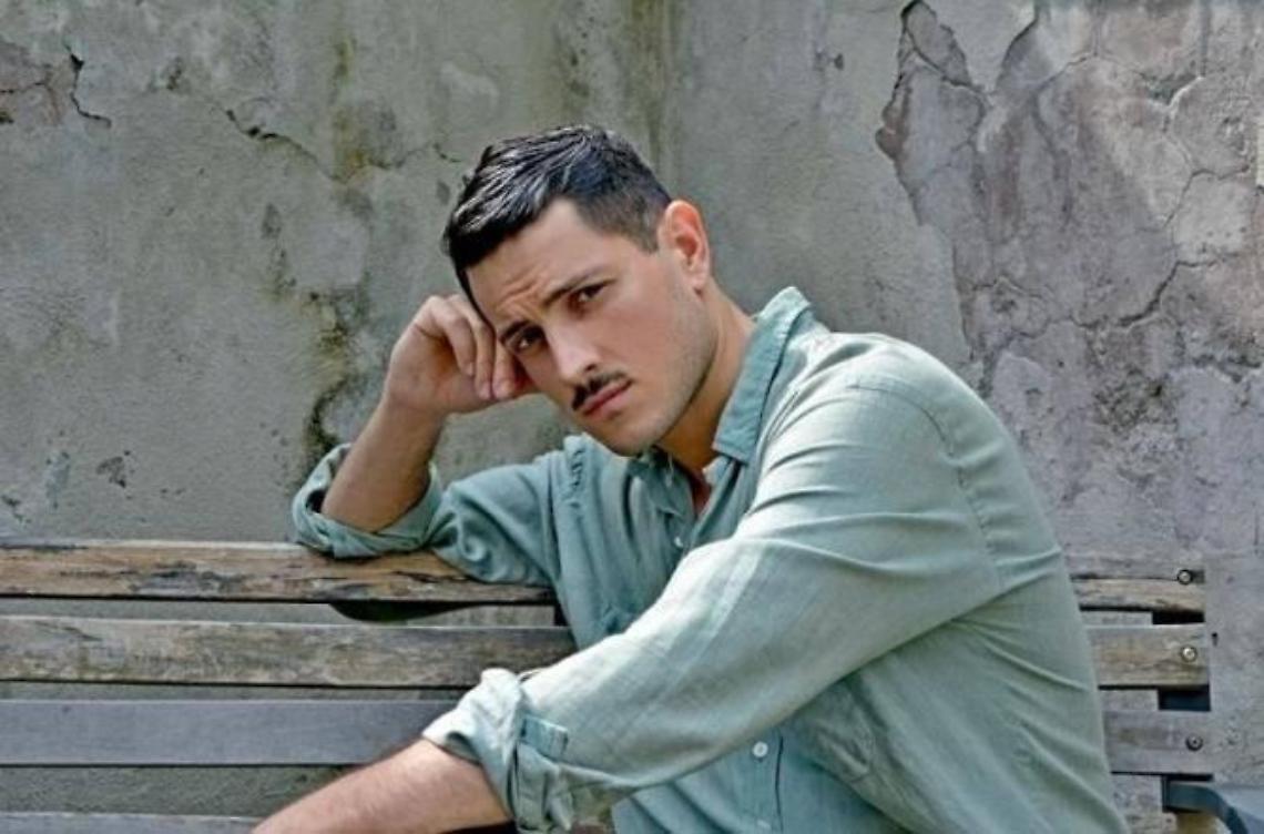 Il pontino Emanuel Caserio accanto a Elio Germano nella fiction su Manfredi 