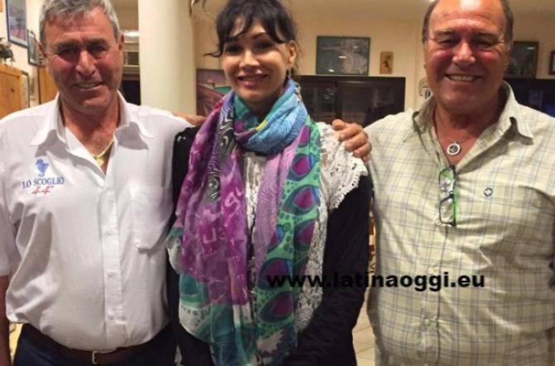 Il mare di Sabaudia e la buona cucina incantano anche Luisa Corna