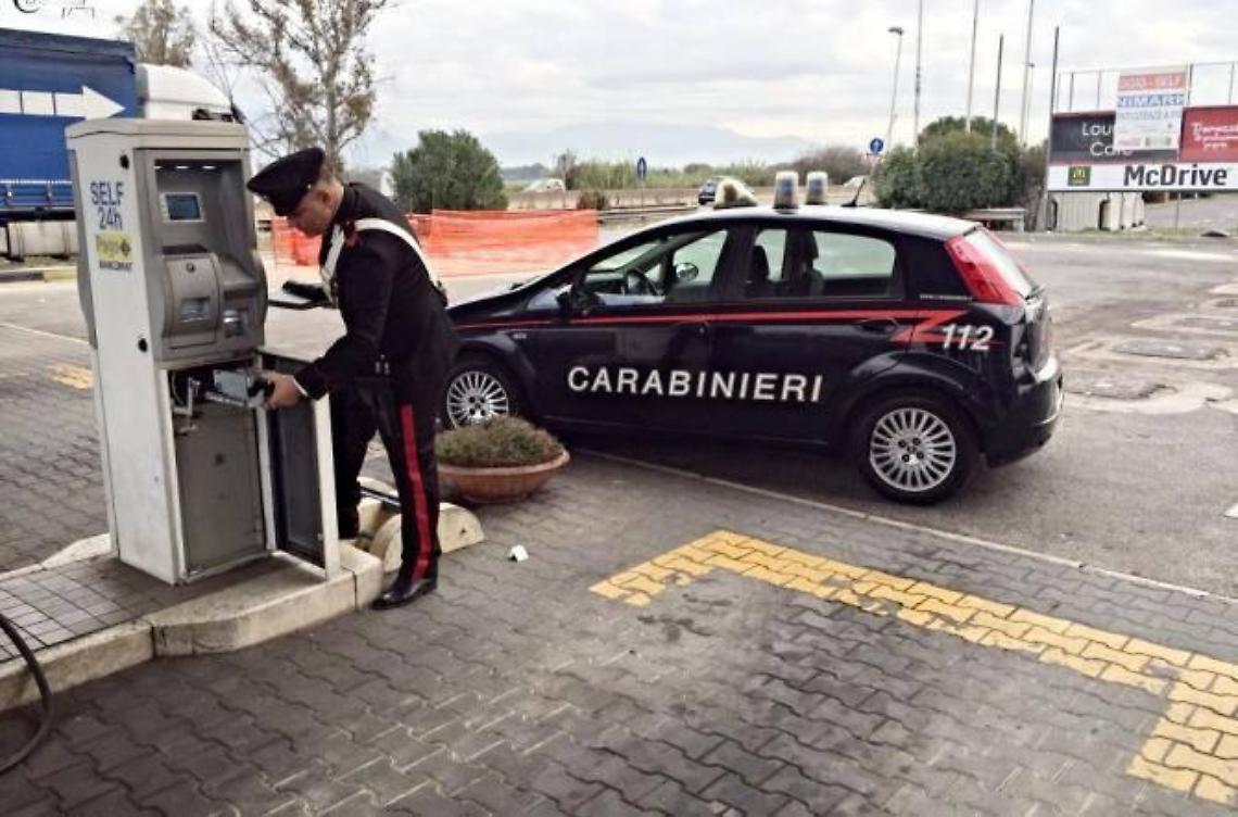 Rapina a mano armata al distributore