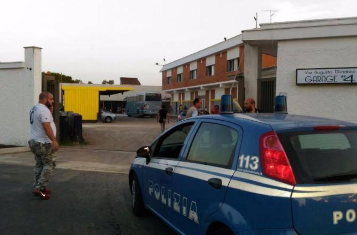 Due bombe carta contro il centro d'accoglienza dei migranti