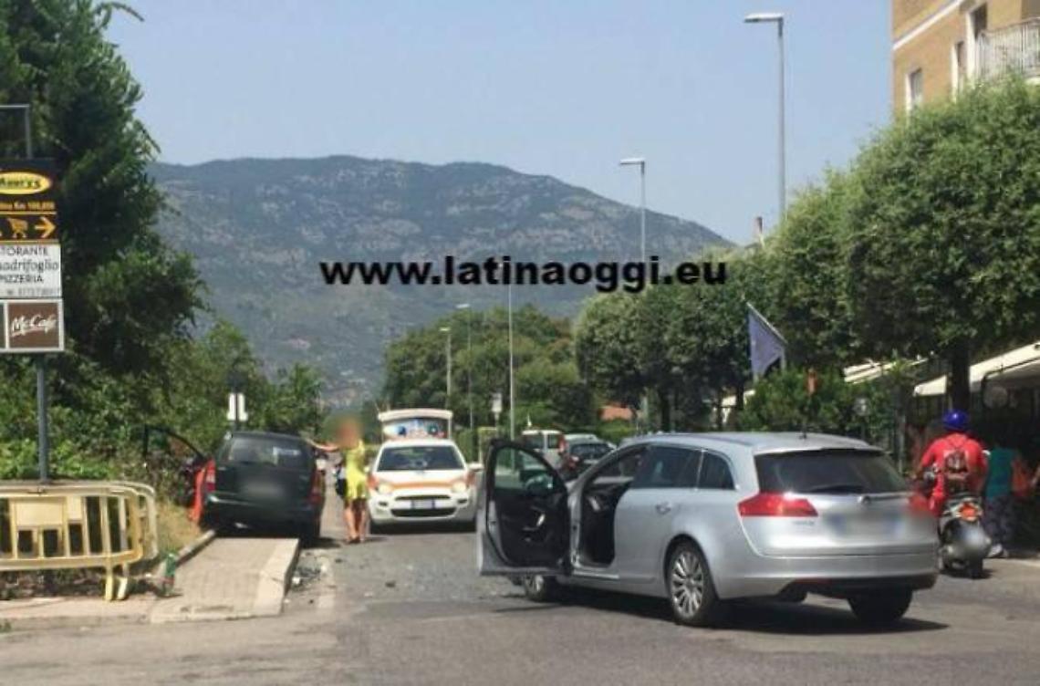 Incidente in pieno centro, ferito un uomo