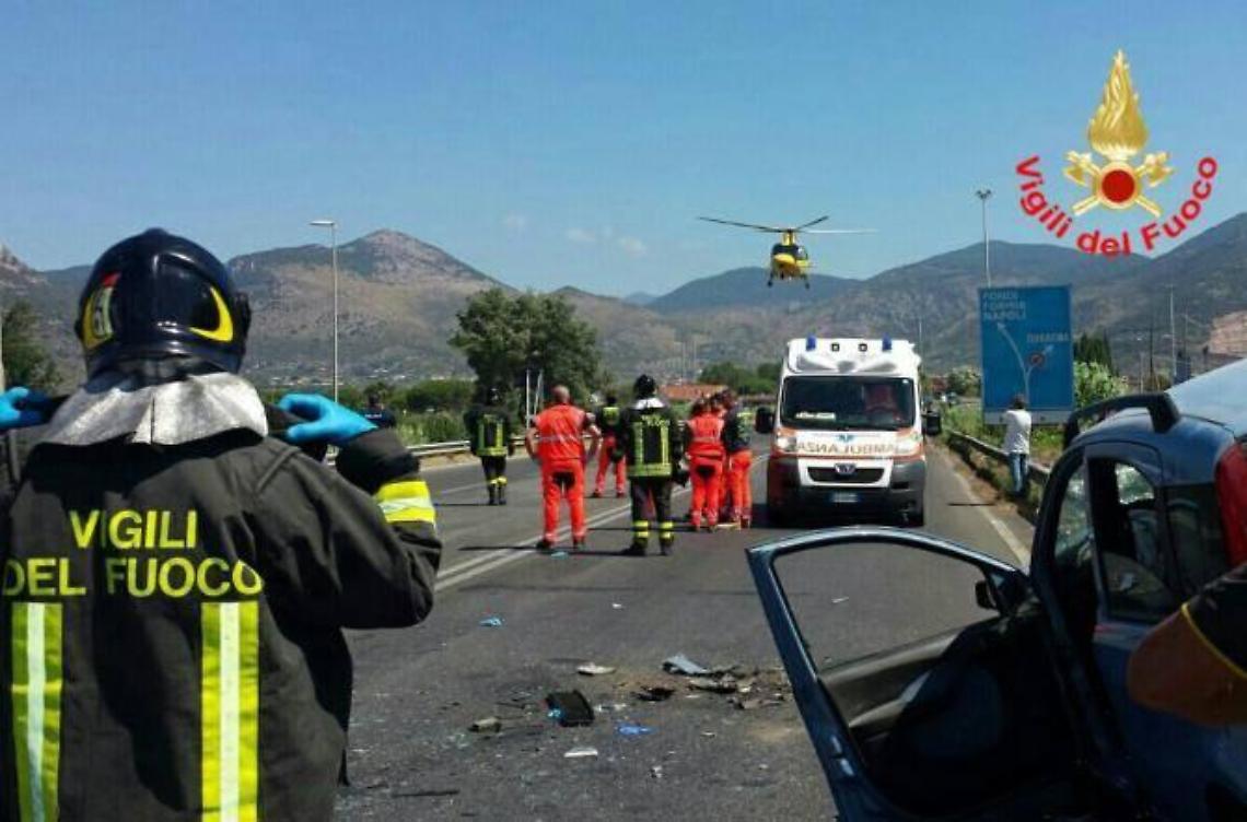 Incidente, il vigile-infermiere si ferma per caso e rianima la bimba