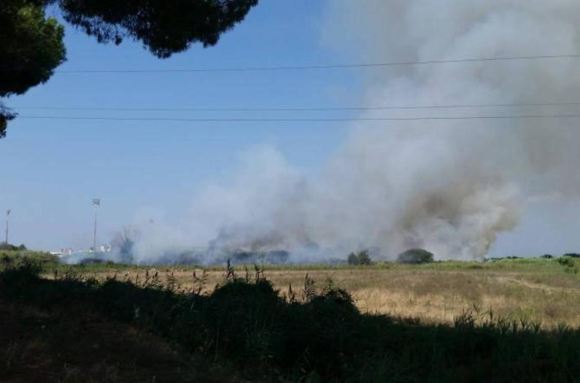 Roghi senza fine, vasto incendio vicino al Colavolpe
