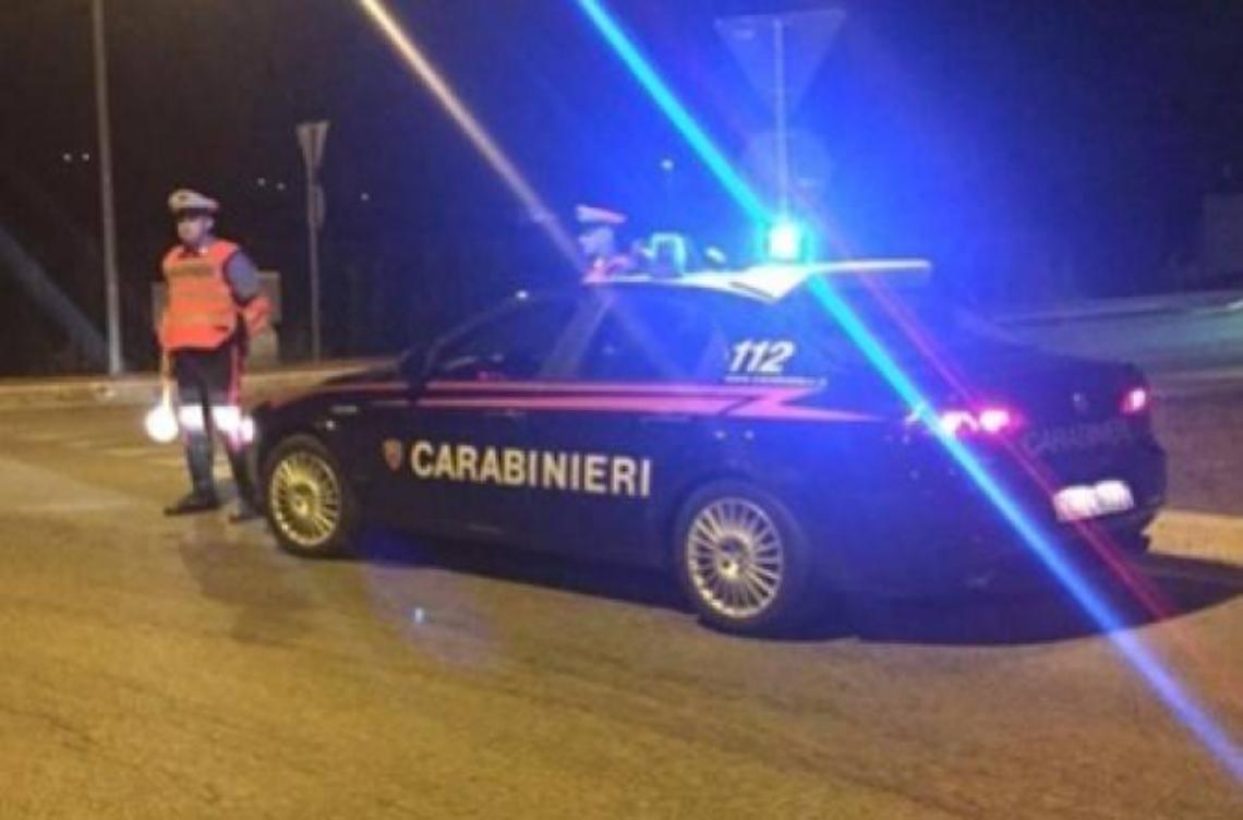 Bilancio dei controlli notturni dei carabinieri, tra multe e manette