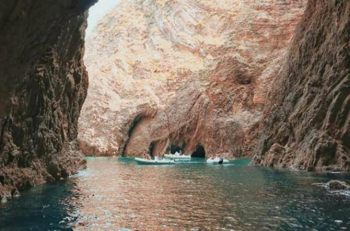 Le bellezze naturali di Palmarola nello scatto di @luigivitiello_