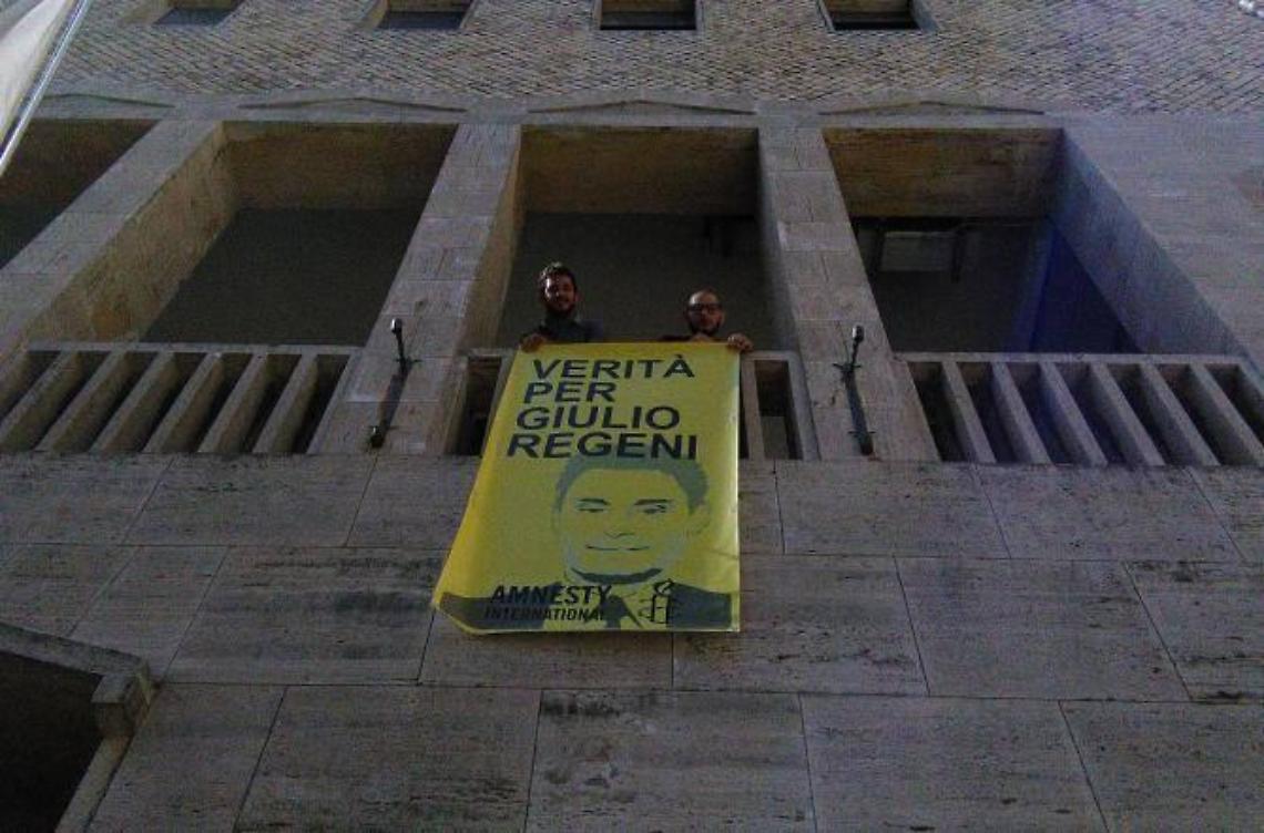 Verità per Giulio Regeni: campagna di Amnesty in Comune grazie a due giovani