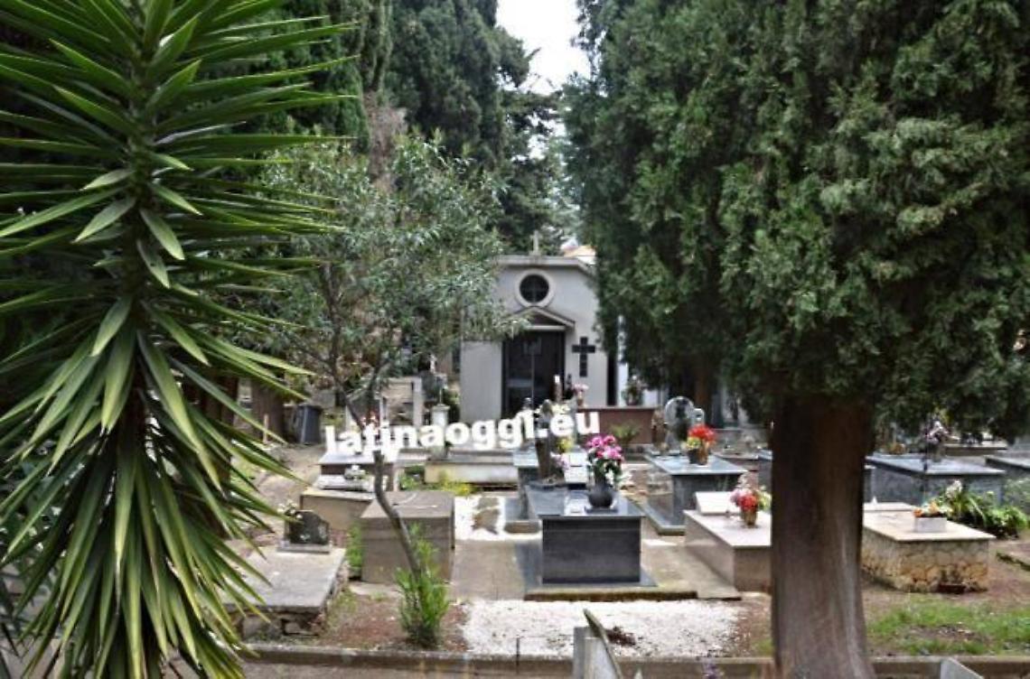Il Comune vuole liberare i loculi, via 141 salme